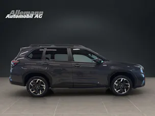 Subaru Forester Station 2.0i e-Boxer Swiss Plus