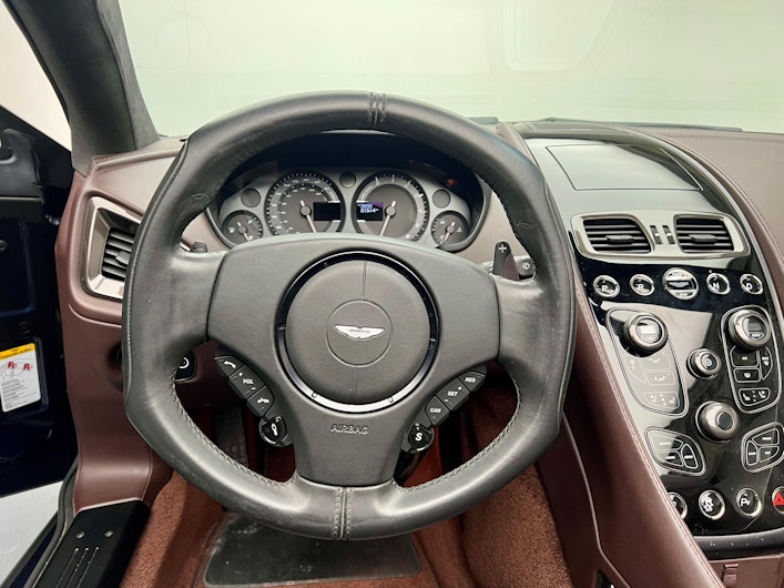 image du véhicule ASTON MARTIN V12 Vanquish