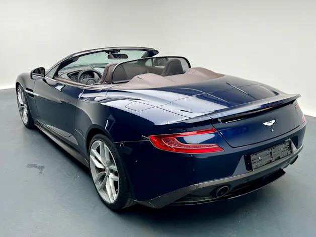 Aston Martin Vanquish 6.0 V12