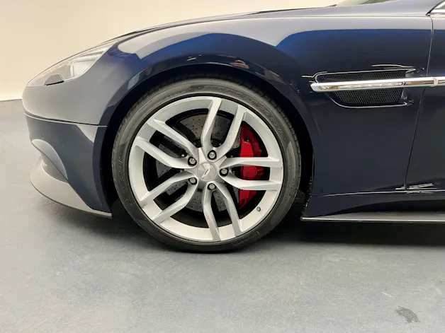 Aston Martin Vanquish 6.0 V12