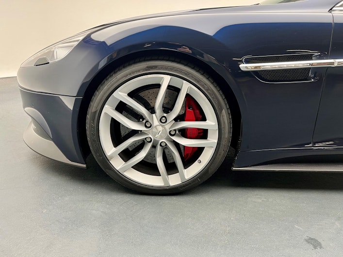 image du véhicule ASTON MARTIN V12 Vanquish
