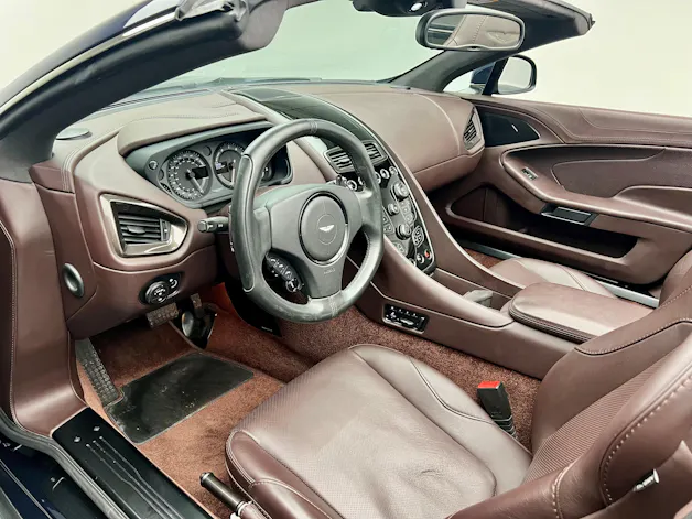 Aston Martin Vanquish 6.0 V12
