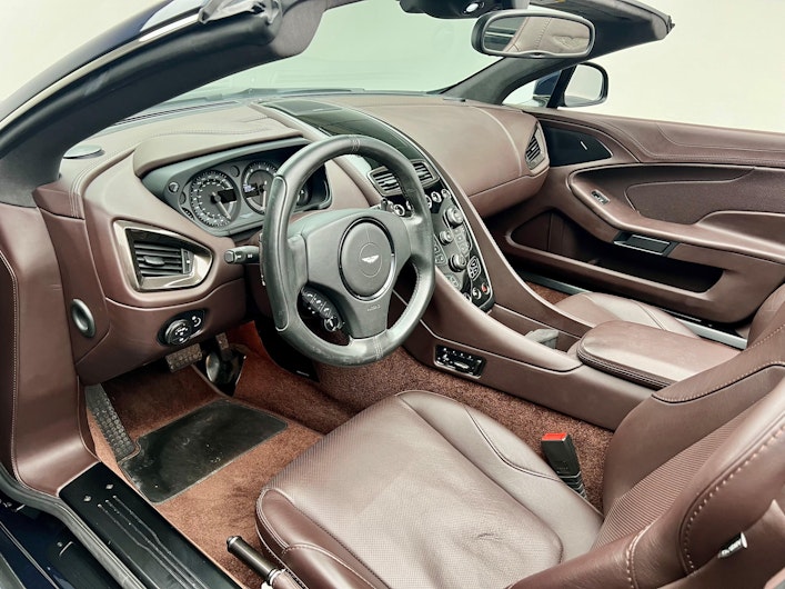 image du véhicule ASTON MARTIN V12 Vanquish