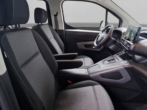 Vehicle image 15 Vehicle image 15