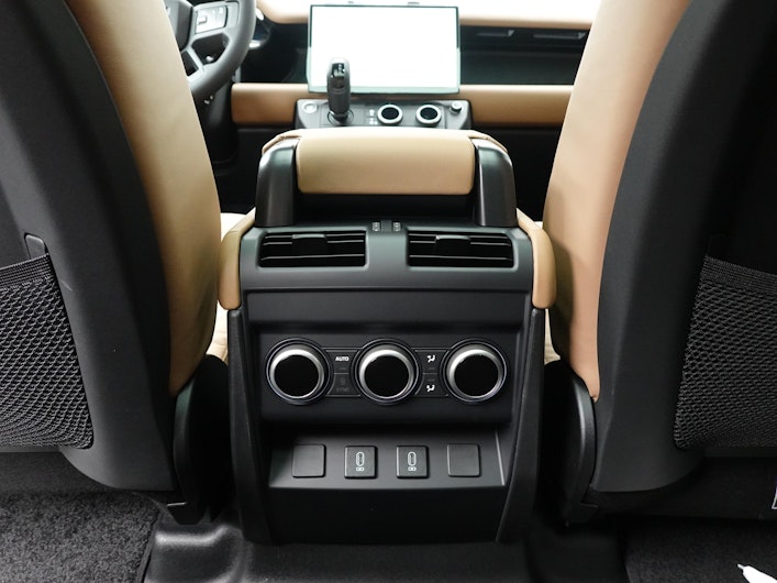 Vehicle image LAND ROVER DEFENDER