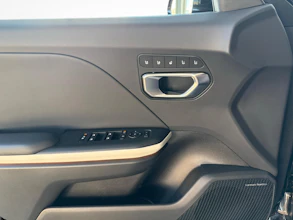 https://vehicle.imgix.net/4199205/08ee9d1f-56d1-450e-94bd-f65204f939bf.jpg