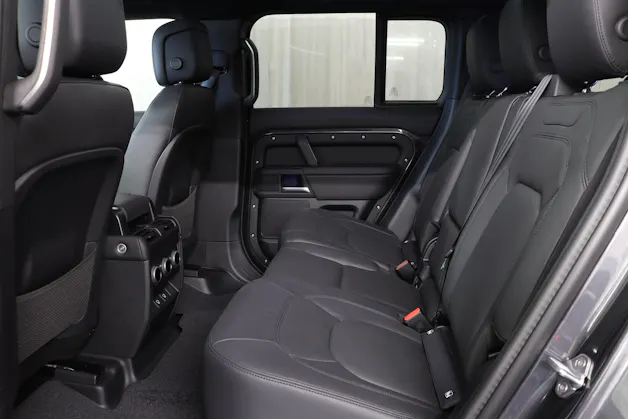 Land Rover Defender 110 3.0 D I6 300 X-Dynamic HSE