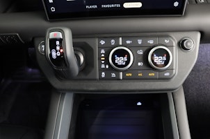 Vehicle image LAND ROVER Defender 110 3.0 D I6 300 X-Dynamic HSE