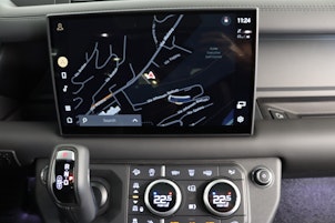 Vehicle image LAND ROVER Defender 110 3.0 D I6 300 X-Dynamic HSE