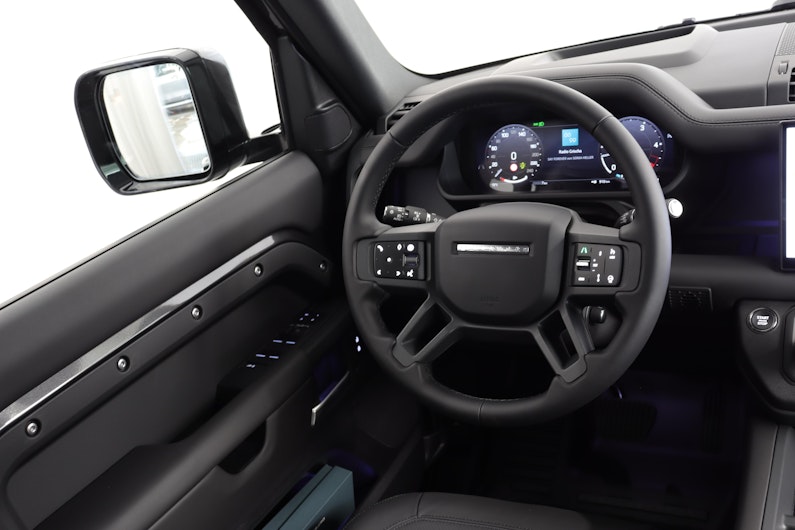 Vehicle image LAND ROVER DEFENDER