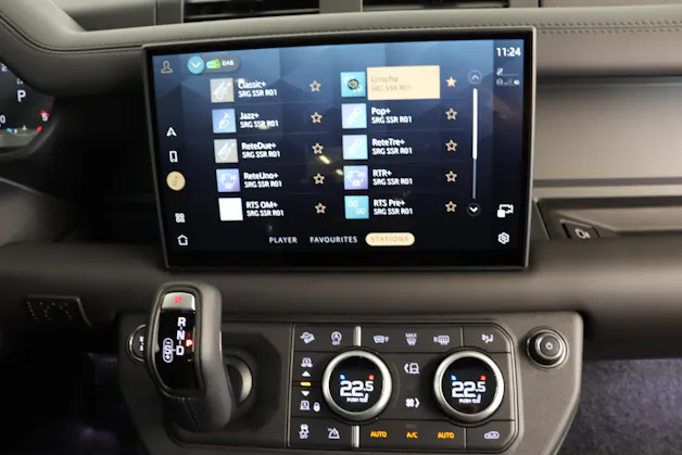 Land Rover Defender 110 3.0 D I6 300 X-Dynamic HSE