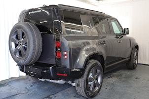 Vehicle image LAND ROVER Defender 110 3.0 D I6 300 X-Dynamic HSE