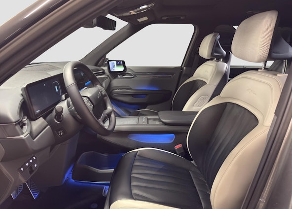 Vehicle image 8 Vehicle image 8