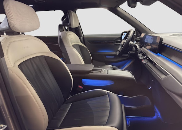 Vehicle image 9 Vehicle image 9