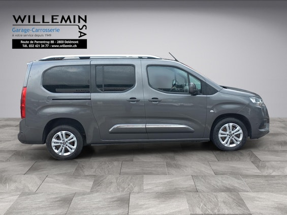 Vehicle image 9 Vehicle image 9