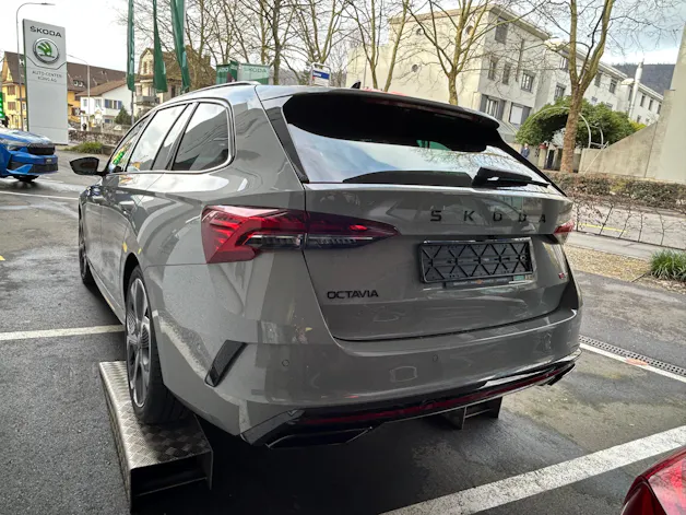 Škoda Octavia Combi 2.0 TSI DSG RS