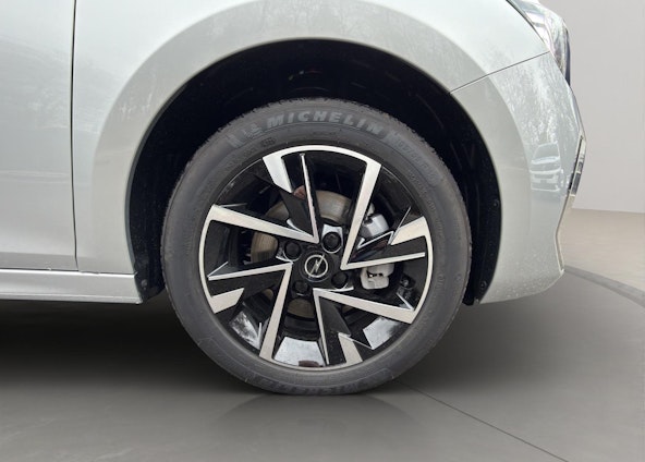 Vehicle image 24 Vehicle image 24