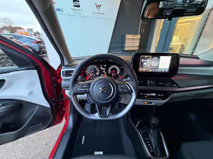 Suzuki Swift 1.2 Sakura Top Hybrid