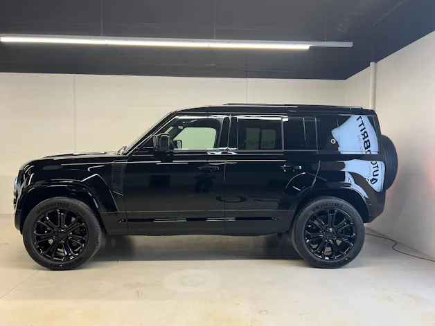 Land Rover Defender 110 4.4 V8 Octa Black