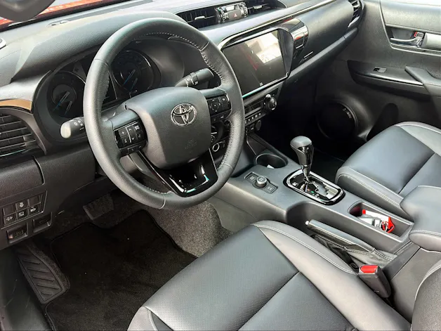 Toyota Hilux Double Cab.-Pick-up 2.8 D-4D MHEV 204 Invincible
