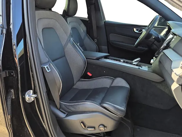 VOLVO XC60 T8 eAWD PluginHybrid Plus Dark Geartronic