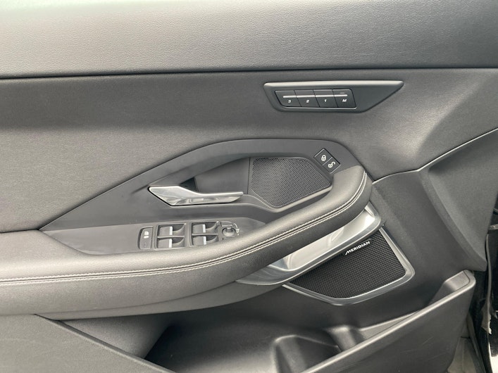 immagine del veicolo JAGUAR E-PACE