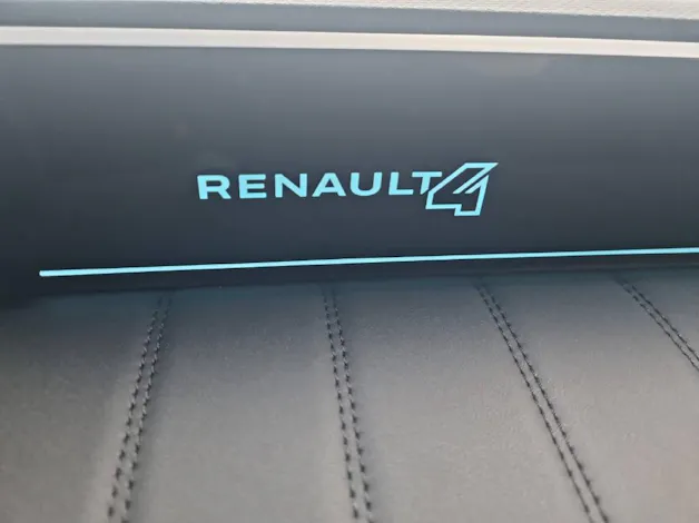 Renault R4 E-TECH ELECTRIC iconic 150PS Comfort Range