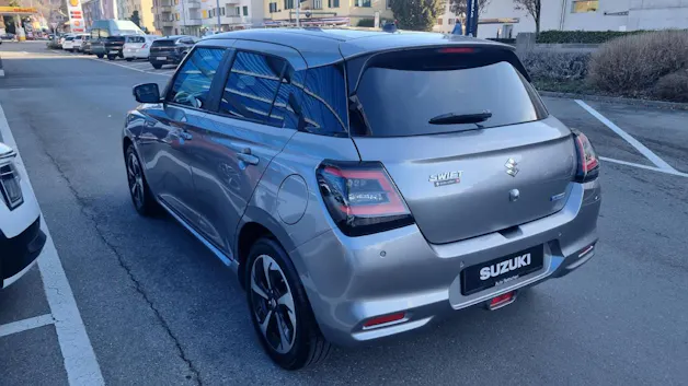 Suzuki Swift 1.2 Sakura Top Hybrid