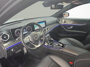 Fahrzeugbild MERCEDES-BENZ E 450 4MATIC T-Modell AMG Line