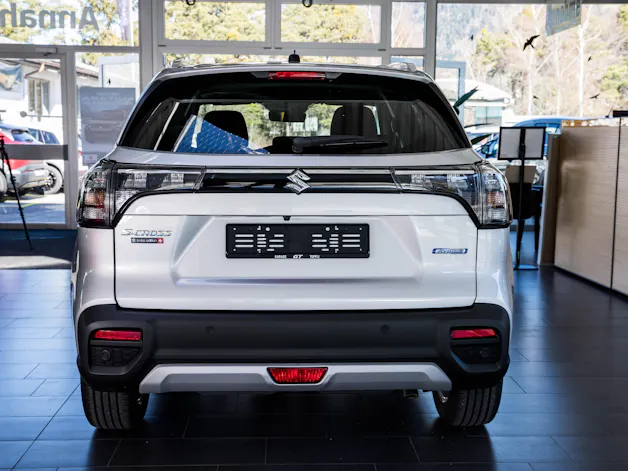 Suzuki S-Cross 1.4 T Sakura Hybrid 4x4