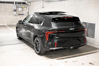 https://vehicle.imgix.net/4201666/82f64a2a-e506-4e7c-81c7-58d14ca3b172.jpg