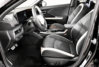https://vehicle.imgix.net/4201666/8b94e708-608f-4cdd-a5a5-2947ba73942b.jpg