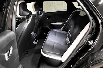 https://vehicle.imgix.net/4201666/c457db1d-4007-471d-b8ab-0acf9ea25e20.jpg
