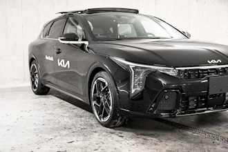 https://vehicle.imgix.net/4201666/d8283d81-5012-4e37-86be-4e0e8a4b0525.jpg