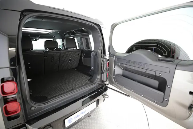 Land Rover Defender 110 3.0 D I6 250 X-Dynamic SE