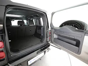 Land Rover Defender 110 3.0 D I6 250 X-Dynamic SE