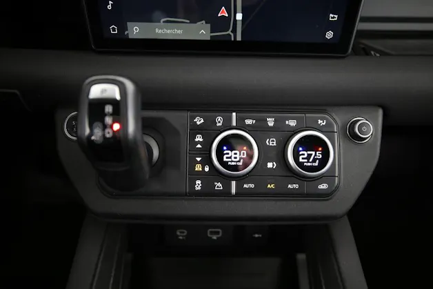 Land Rover Defender 110 3.0 D I6 250 X-Dynamic SE