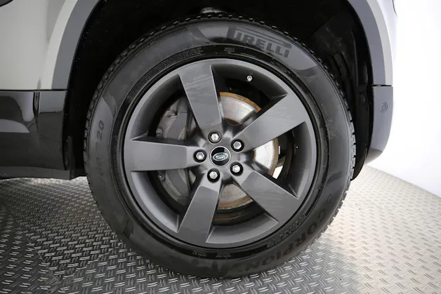 Land Rover Defender 110 3.0 D I6 250 X-Dynamic SE