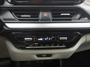 Suzuki Swift 1.2 Sakura Top Hybrid