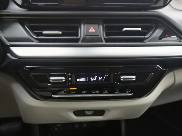 Suzuki Swift 1.2 Sakura Top Hybrid