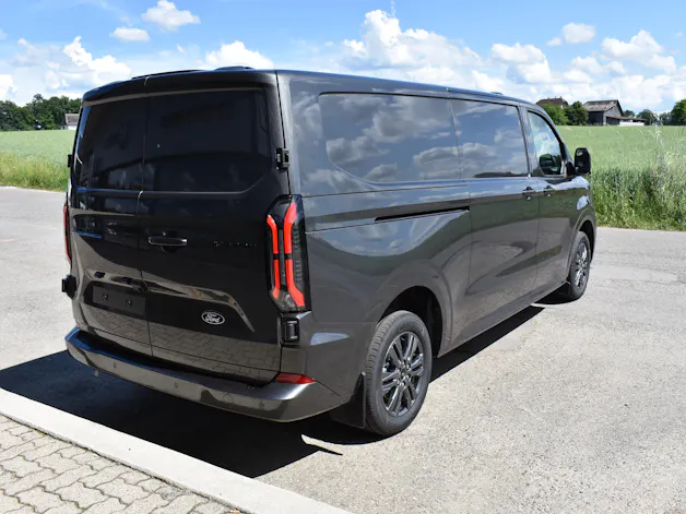 Ford Transit Custom Van 340 L2H1 83kWh Limited