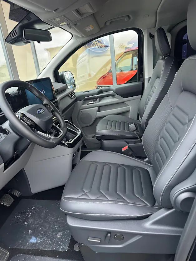 Ford Tourneo Custom 320 L2 2.0 EcoBl Titan.X/170/Aut.4WD