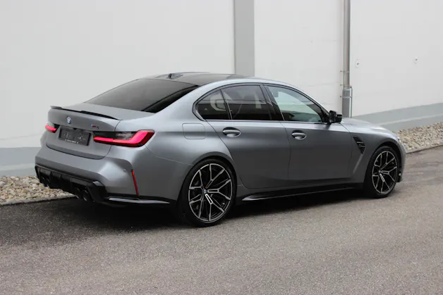 BMW M3 Competition M xDrive Carbon Exterieurpaket Individual *Frozen Pure Grey II metallic*
