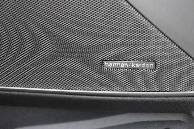 BMW M3 Competition M xDrive Carbon Exterieurpaket Individual *Frozen Pure Grey II metallic*