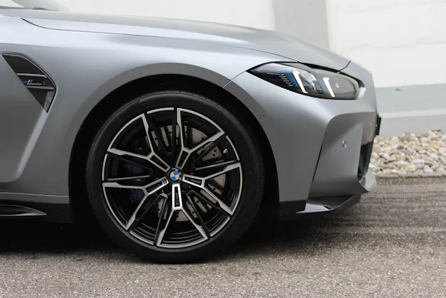 BMW M3 Competition M xDrive Carbon Exterieurpaket Individual *Frozen Pure Grey II metallic*