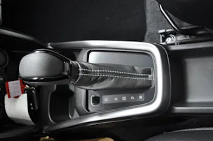 Suzuki Swift 1.2 Sakura Top Hybrid