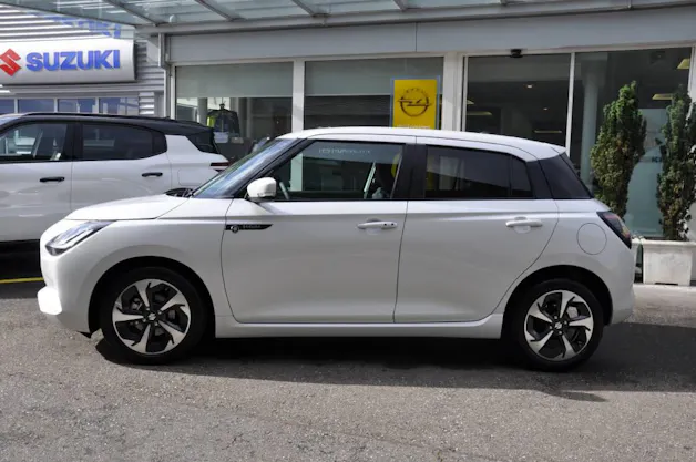Suzuki Swift 1.2 Sakura Top Hybrid
