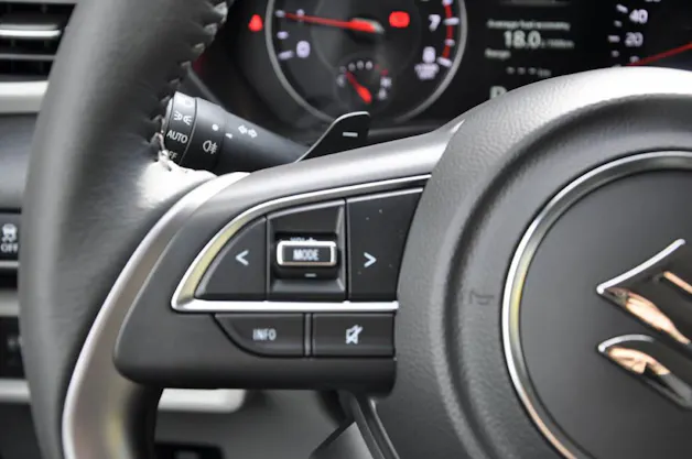 Suzuki Swift 1.2 Sakura Top Hybrid