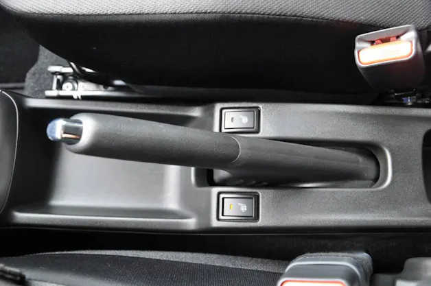 Suzuki Swift 1.2 Sakura Top Hybrid