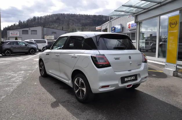 Suzuki Swift 1.2 Sakura Top Hybrid